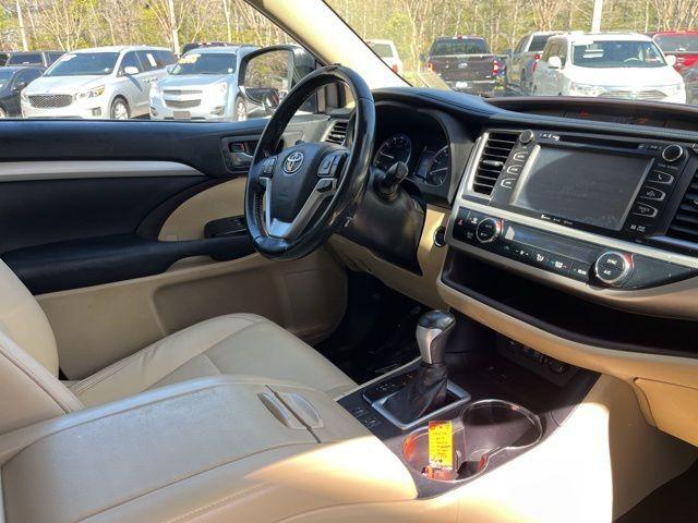 Toyota Highlander - Thumbnail 16