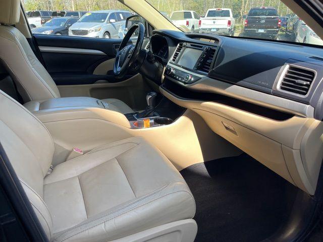 Toyota Highlander - Thumbnail 15