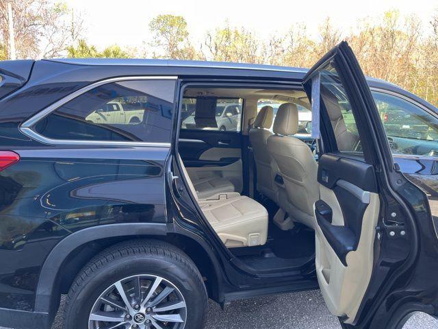 Toyota Highlander - Thumbnail 10