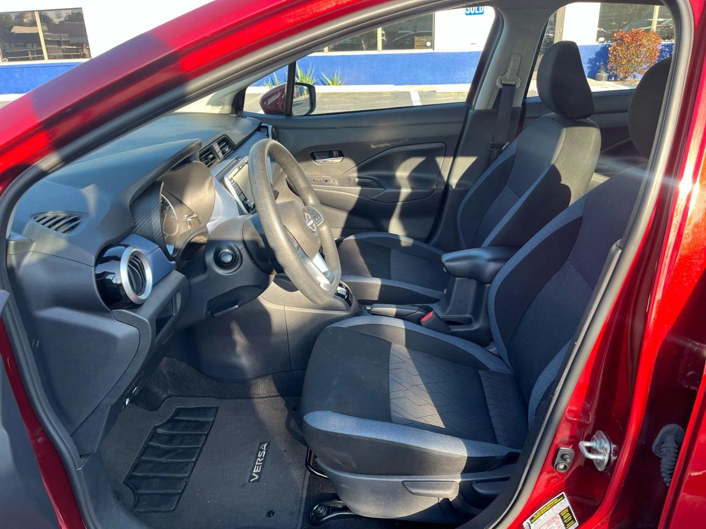 Nissan Versa Sv - Thumbnail 14