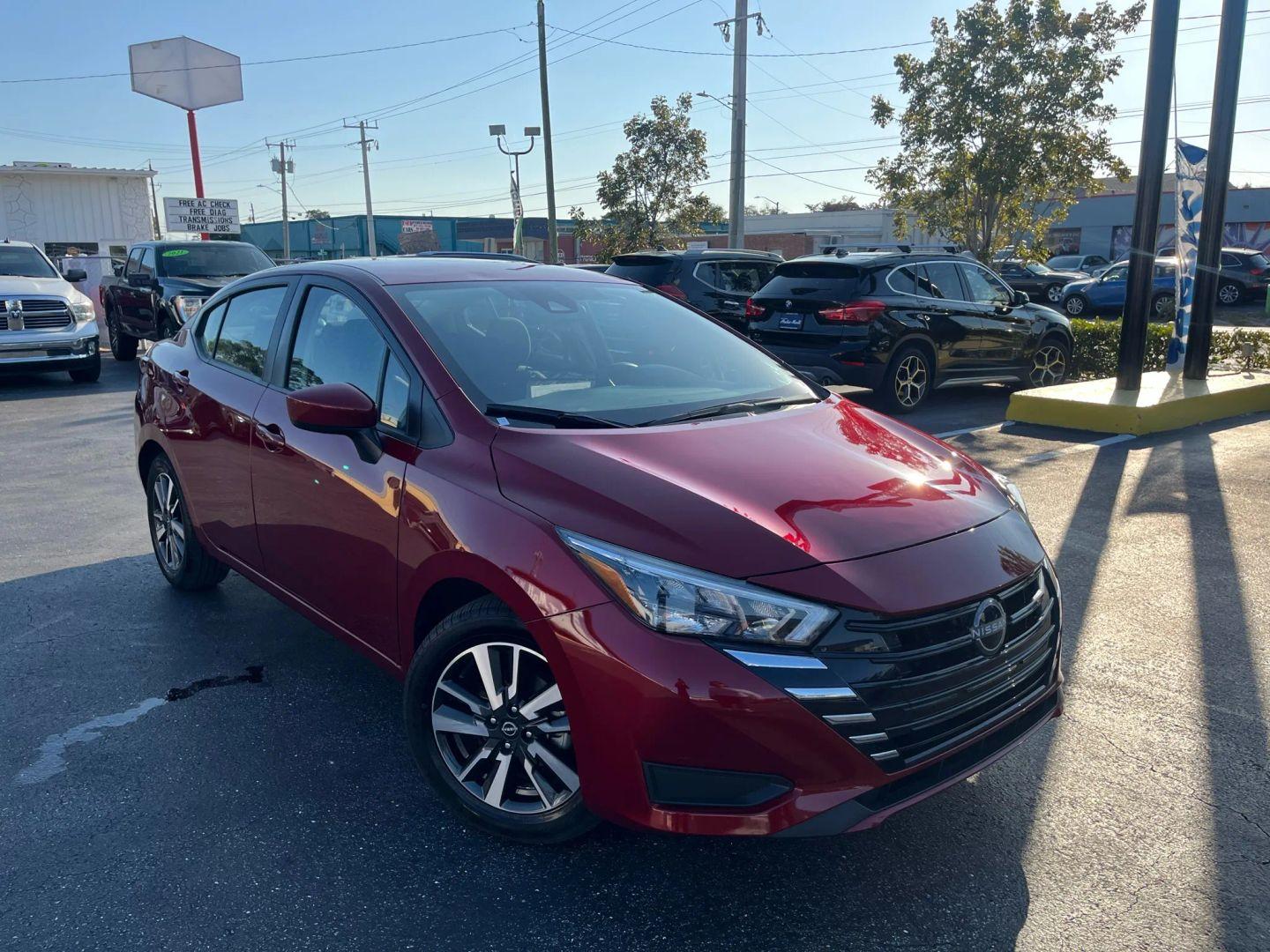 Nissan Versa Sv - Thumbnail 6