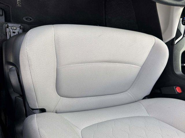 Toyota Corolla Cross L - Thumbnail 9