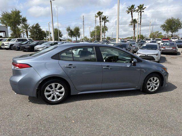 Toyota Corolla Le - Thumbnail 2