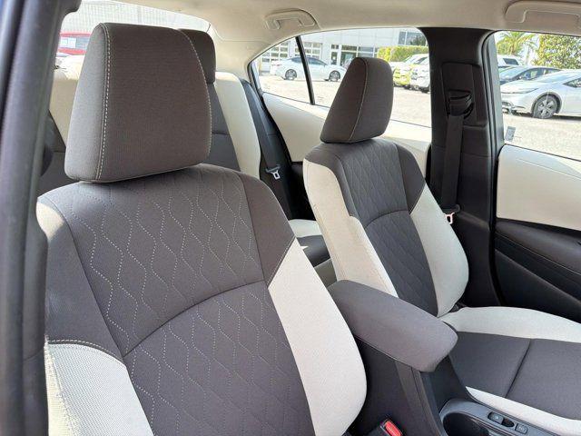 Toyota Corolla Le - Thumbnail 15