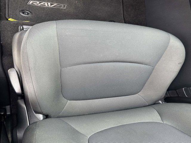 Toyota Rav4 Hybrid Le Awd Suv - Thumbnail 9