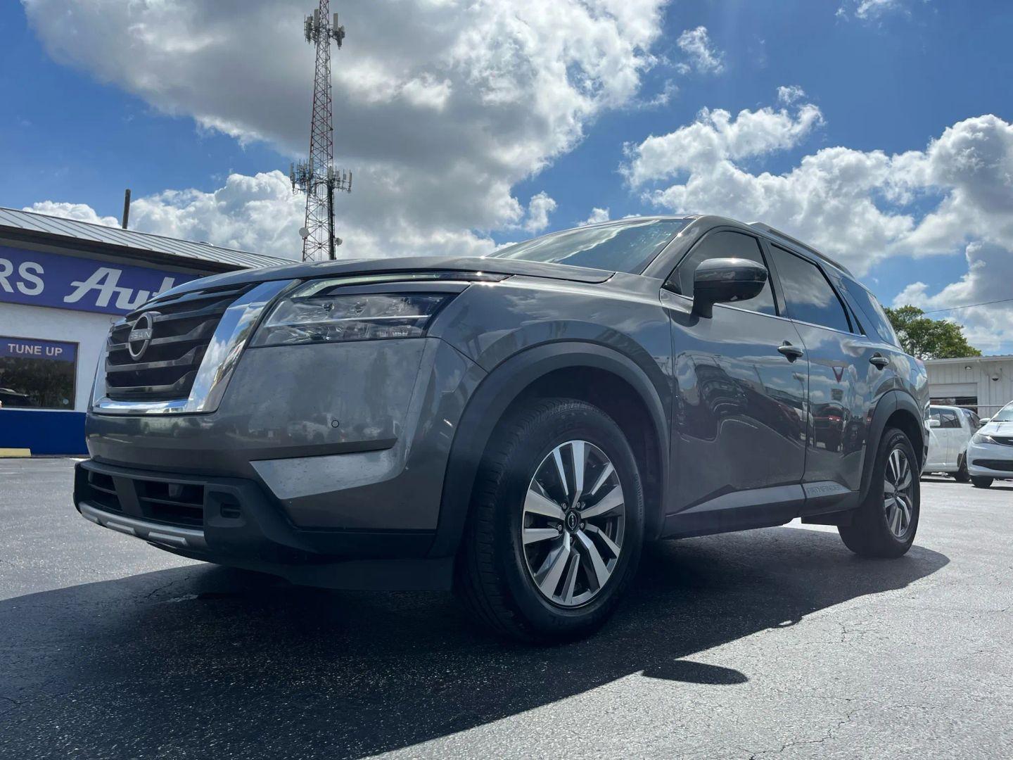 Nissan Pathfinder Sl - Thumbnail 3