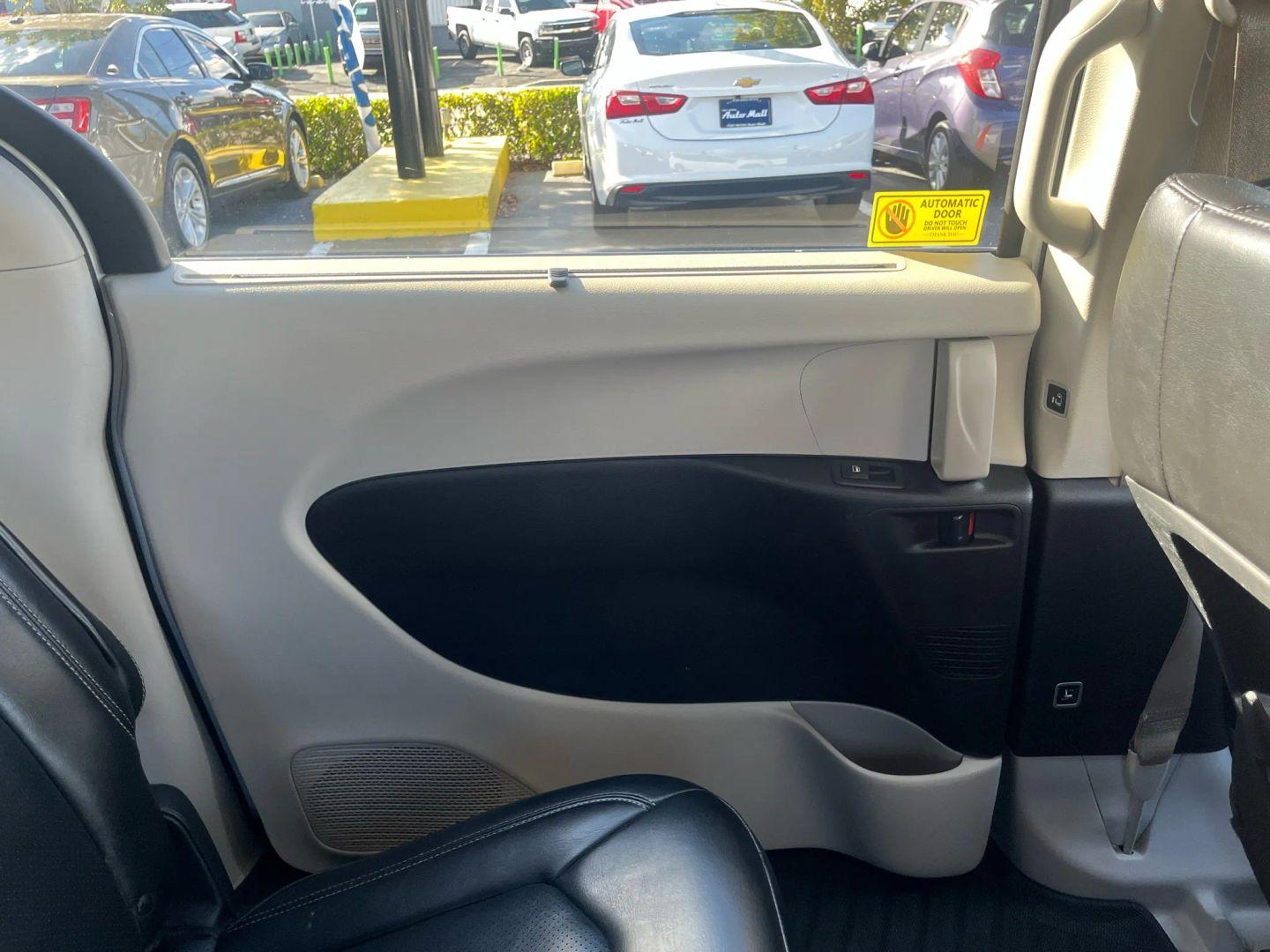 Chrysler Voyager Lxi - Thumbnail 18