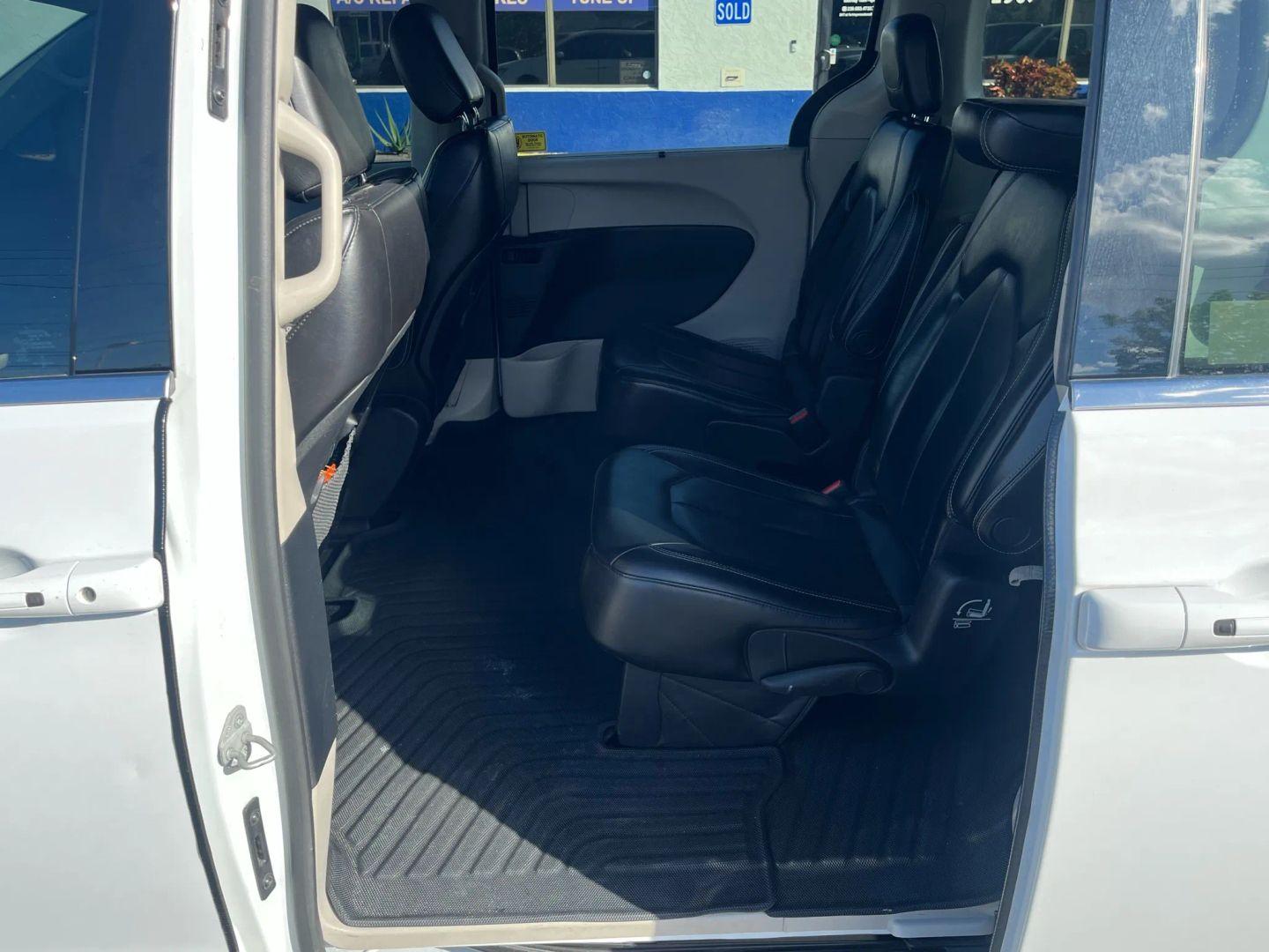 Chrysler Voyager Lxi - Thumbnail 16