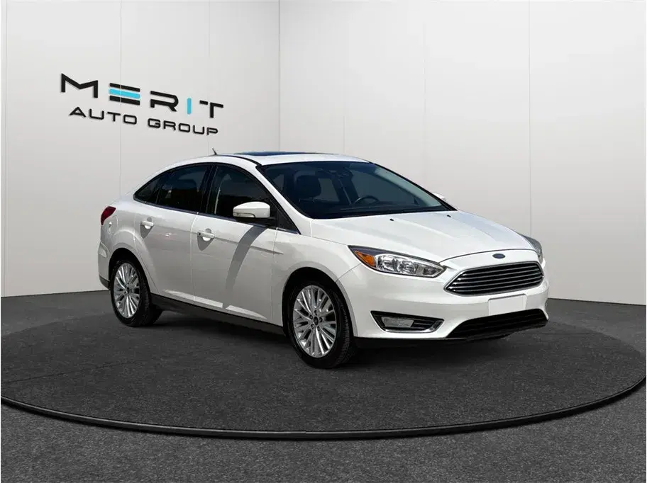 Ford Focus Titanium Sedan 4D - View 1
