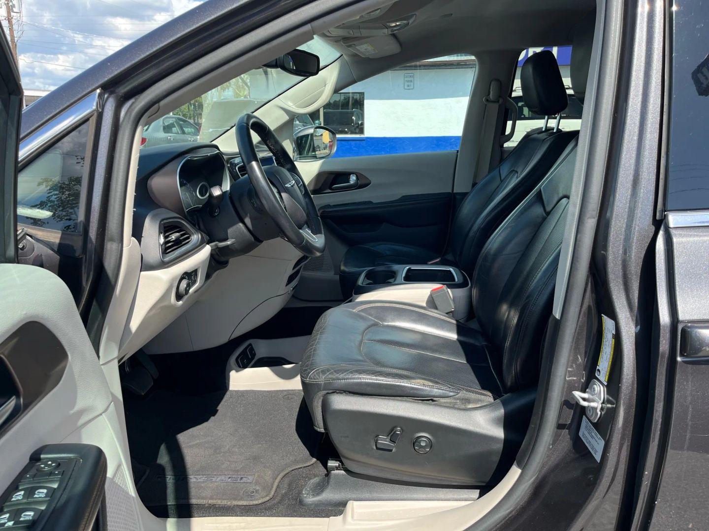 Chrysler Pacifica Touring-L Plus - Thumbnail 18