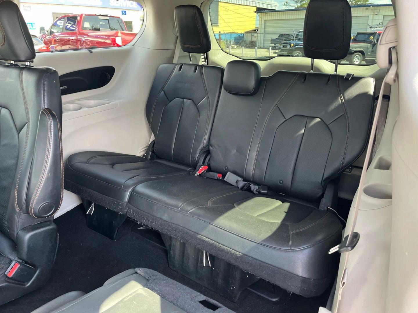 Chrysler Pacifica Touring-L Plus - Thumbnail 20