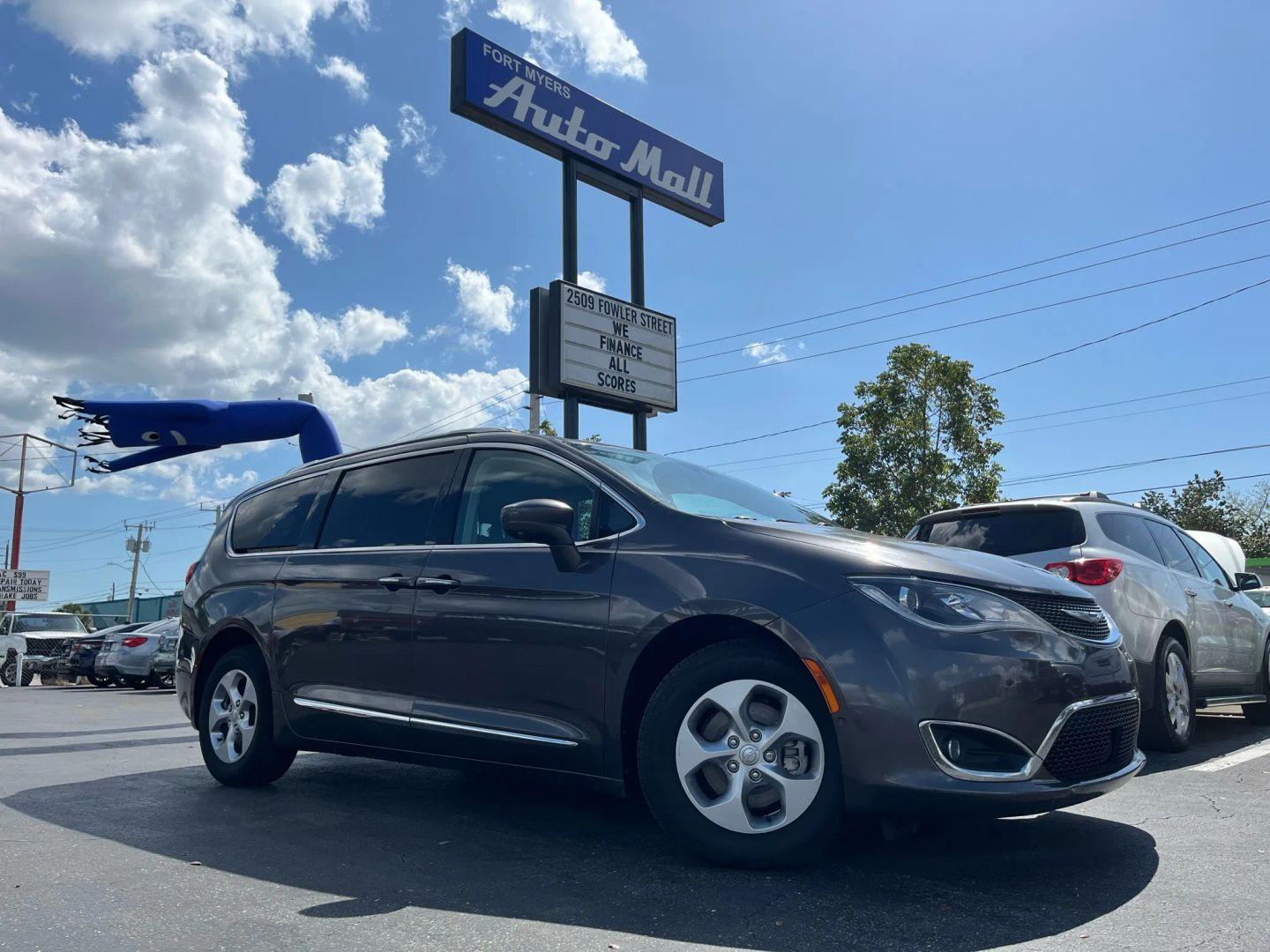 Chrysler Pacifica Touring-L Plus - Thumbnail 10