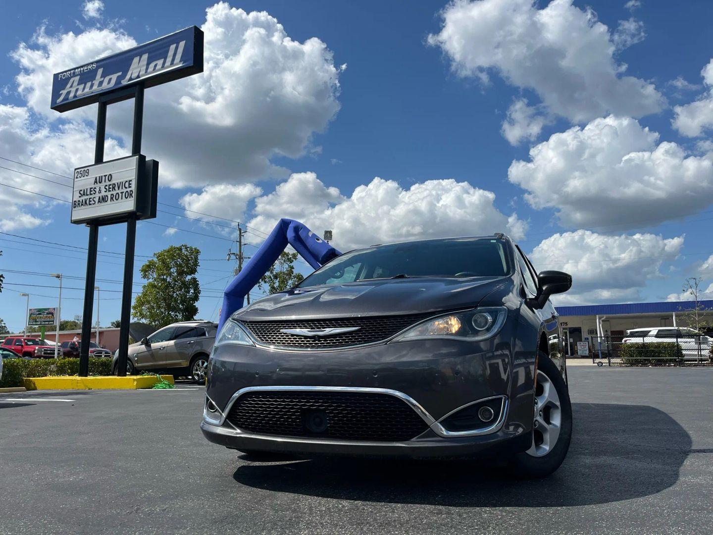 Chrysler Pacifica Touring-L Plus - Thumbnail 5