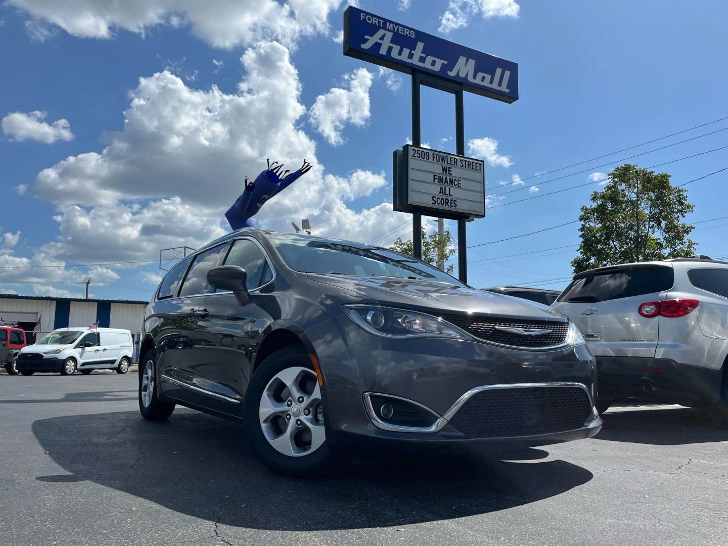 Chrysler Pacifica Touring-L Plus - Thumbnail 9