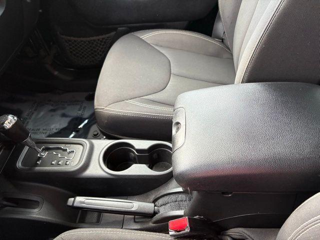 Jeep Wrangler - Thumbnail 20