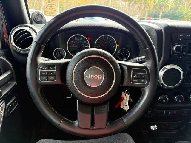 Jeep Wrangler - Thumbnail 16