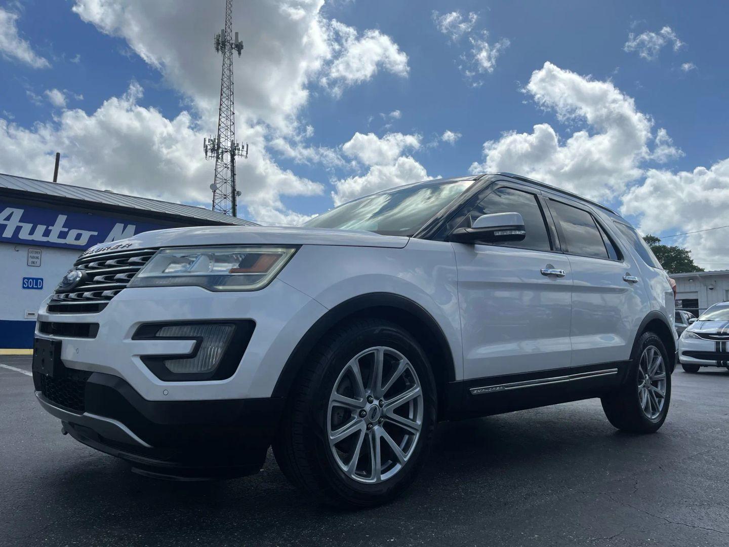 Ford Explorer Limited - Thumbnail 3