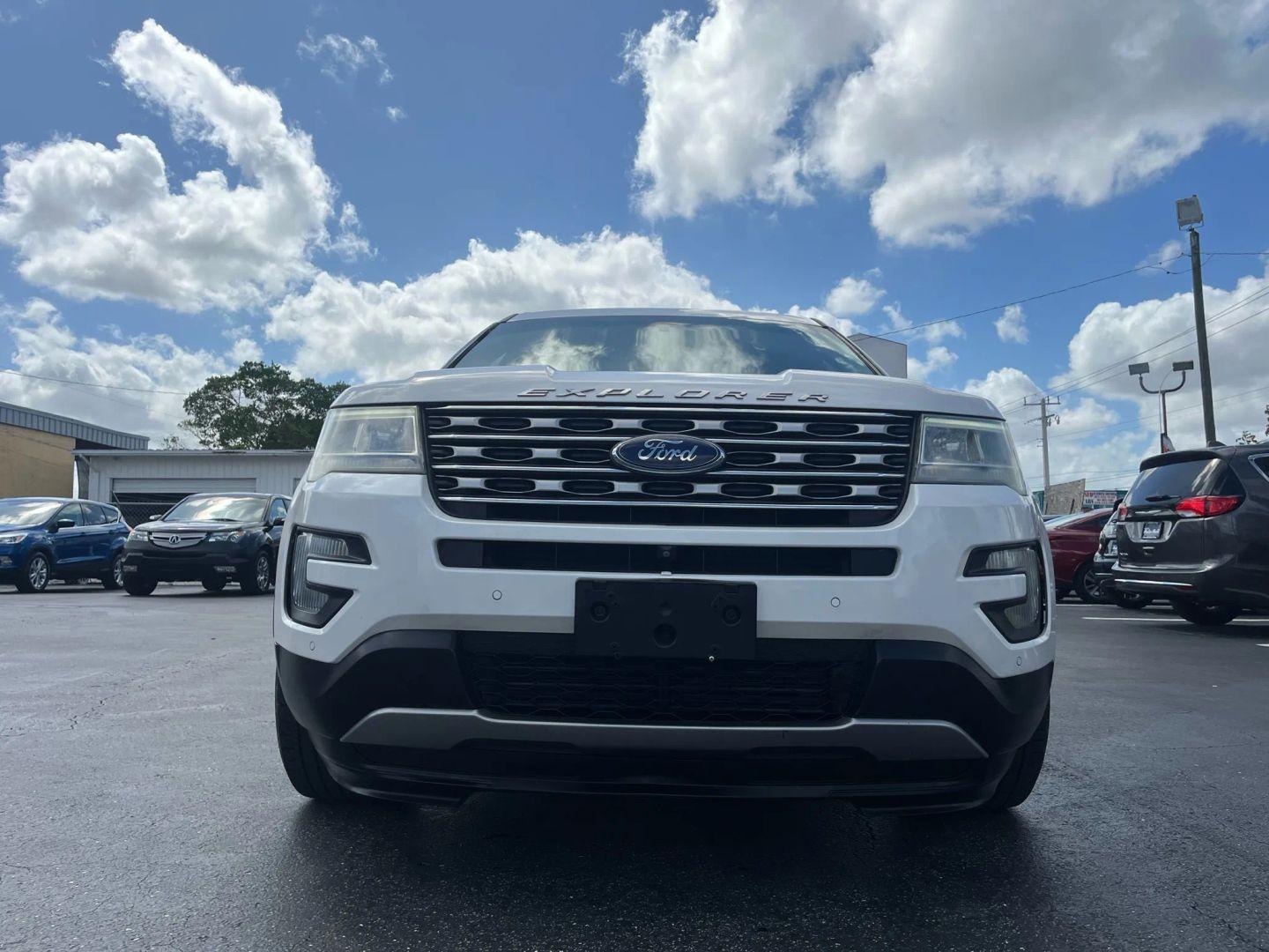 Ford Explorer Limited - Thumbnail 5