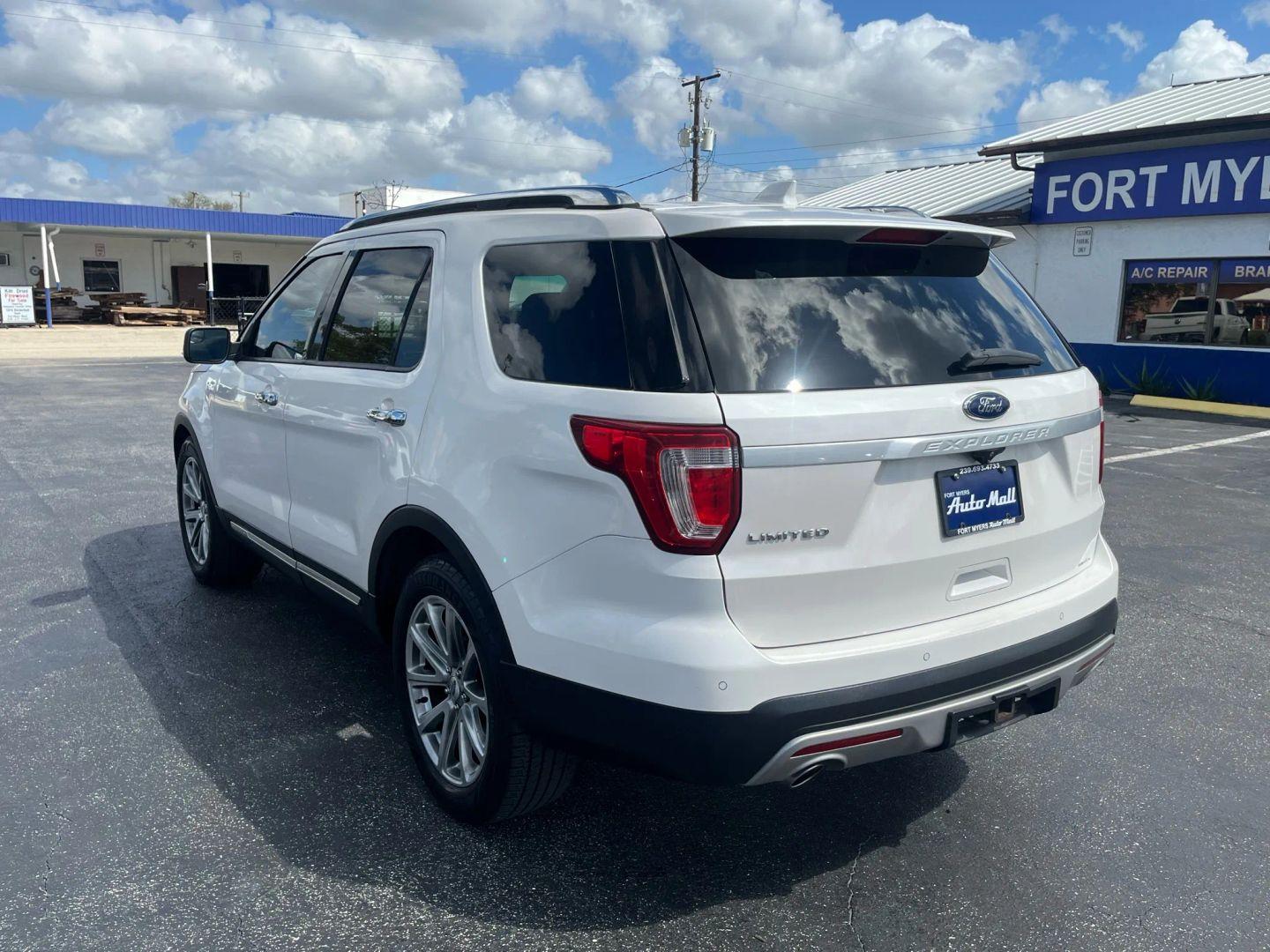 Ford Explorer Limited - Thumbnail 11