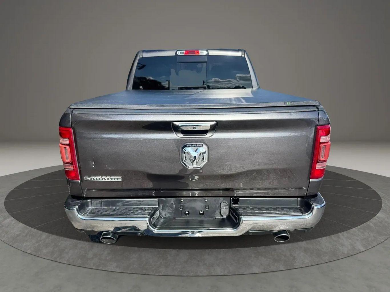 Ram 1500 Crew Cab Laramie Pickup 4D 5 1/2 Ft - Thumbnail 12