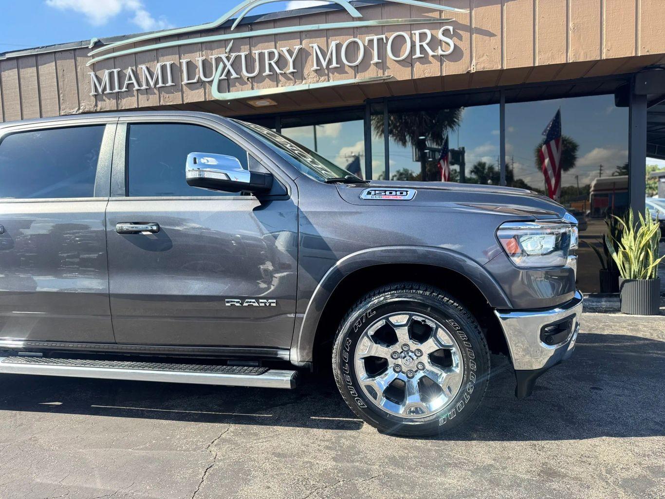 Ram 1500 Crew Cab Laramie Pickup 4D 5 1/2 Ft - Thumbnail 17