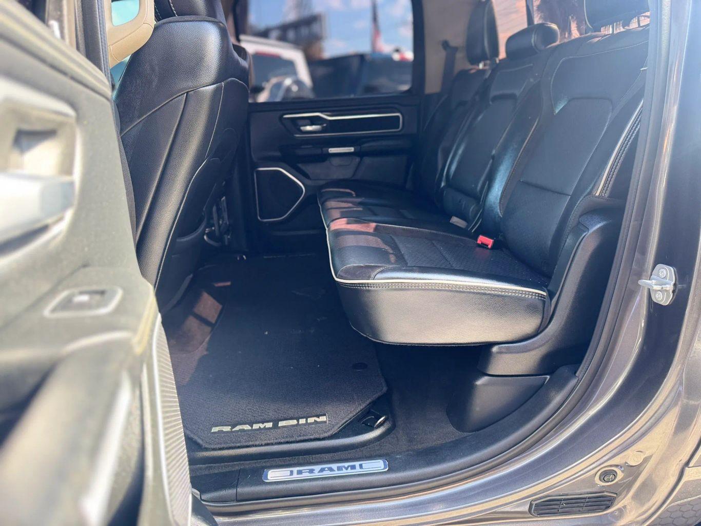 Ram 1500 Crew Cab Laramie Pickup 4D 5 1/2 Ft - Thumbnail 20
