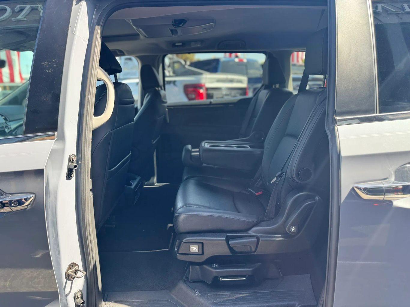 Honda Odyssey Touring Minivan 4D - Thumbnail 17