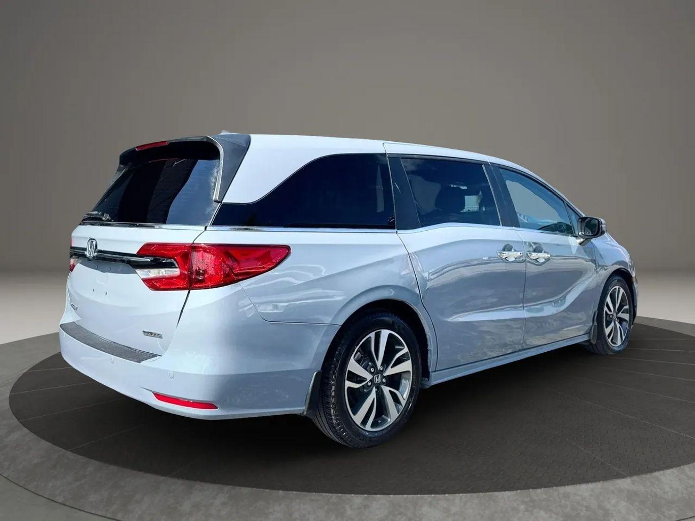 Honda Odyssey Touring Minivan 4D - Thumbnail 14