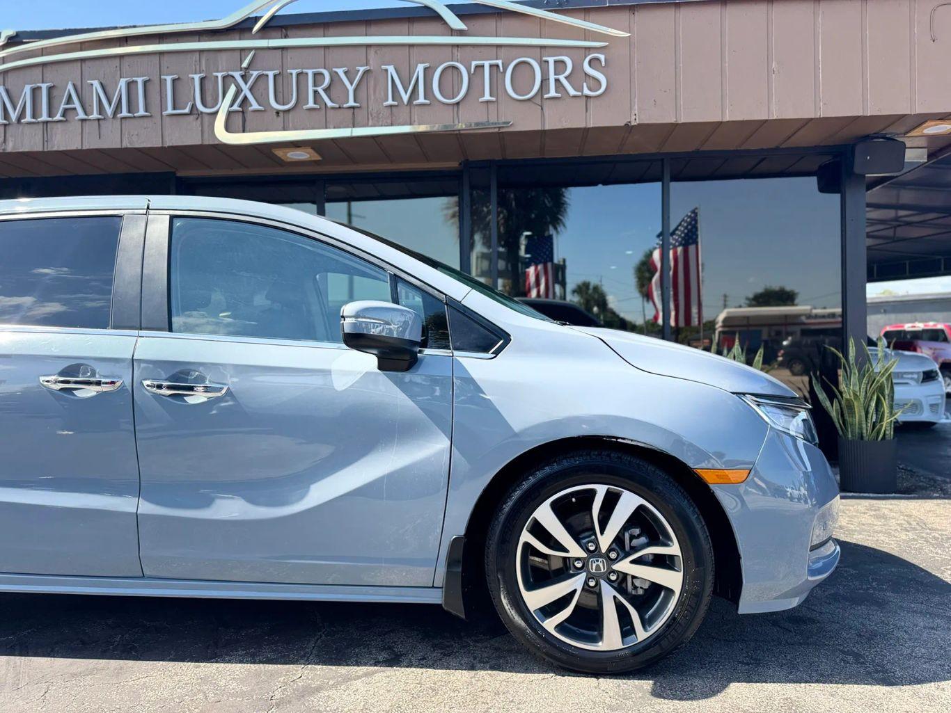 Honda Odyssey Touring Minivan 4D - Thumbnail 16