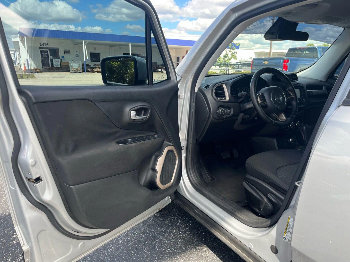 Jeep Renegade Latitude - Thumbnail 16