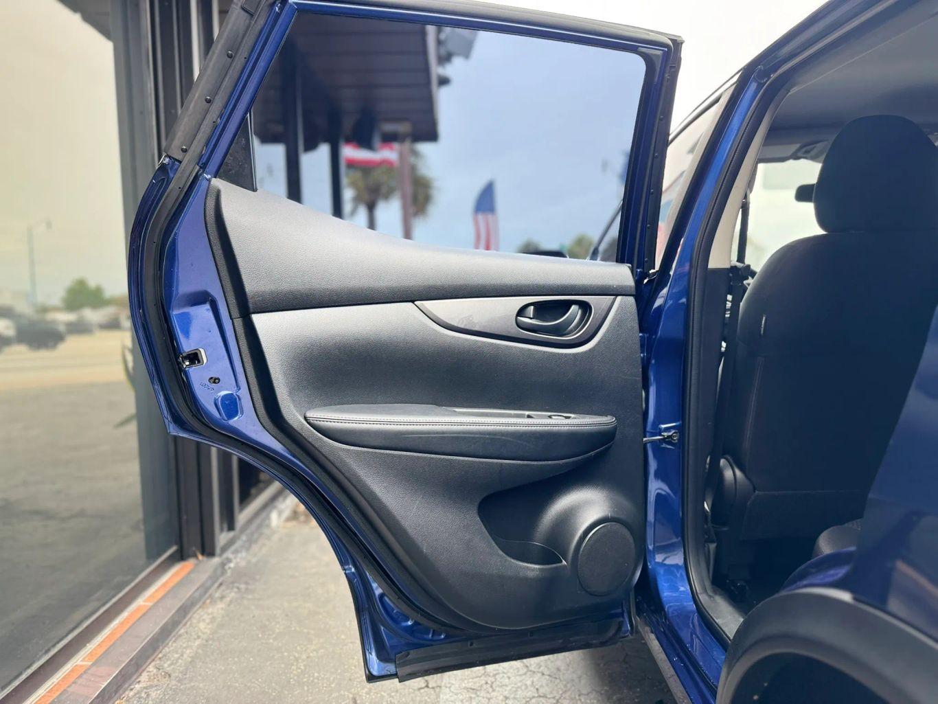 Nissan Rogue Sport S Sport Utility 4D - Thumbnail 18