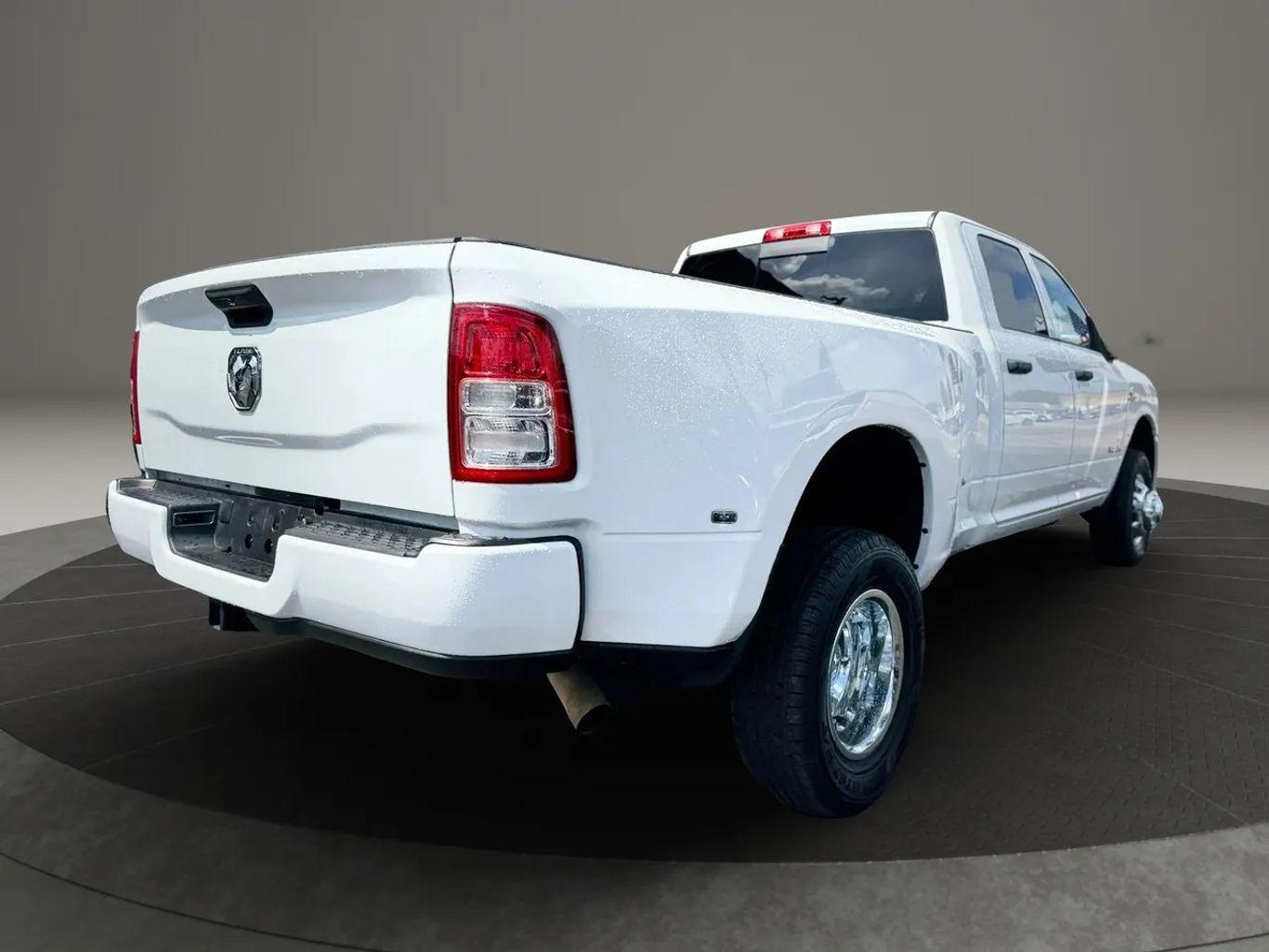 Ram 3500 Crew Cab Tradesman Pickup 4D 8 Ft - Thumbnail 14