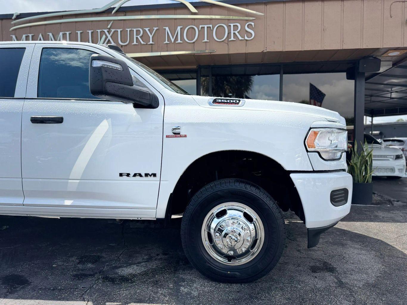 Ram 3500 Crew Cab Tradesman Pickup 4D 8 Ft - Thumbnail 17