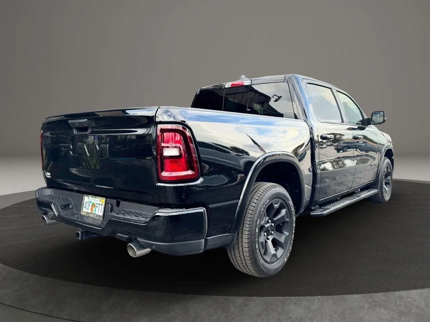 Ram 1500 Crew Cab Big Horn Pickup 4D 5 1/2 Ft - Thumbnail 13