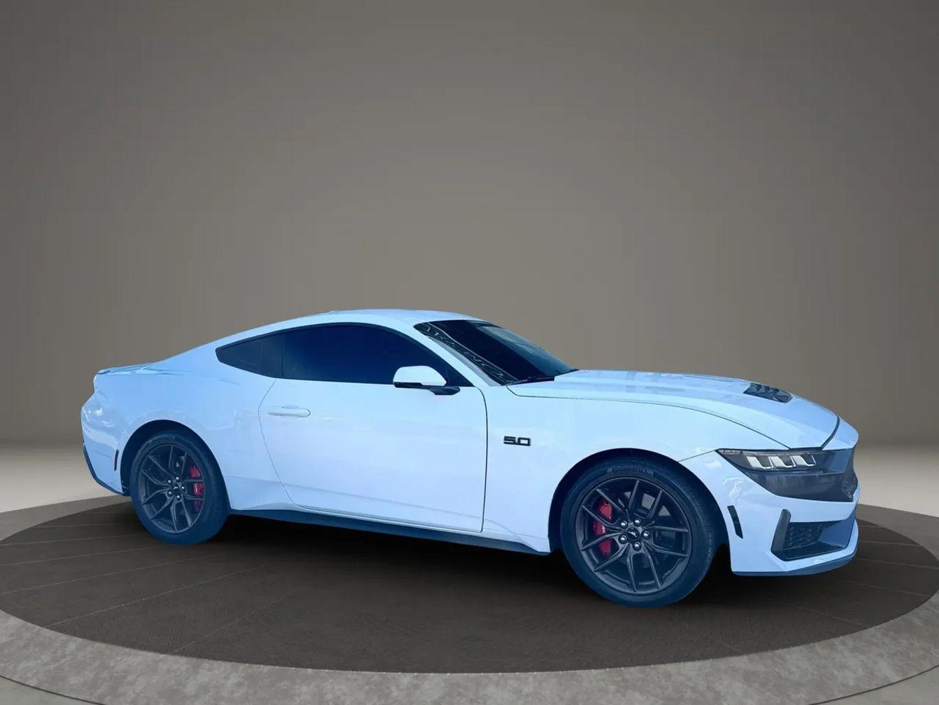 Ford Mustang Gt Premium Coupe 2D - Thumbnail 3