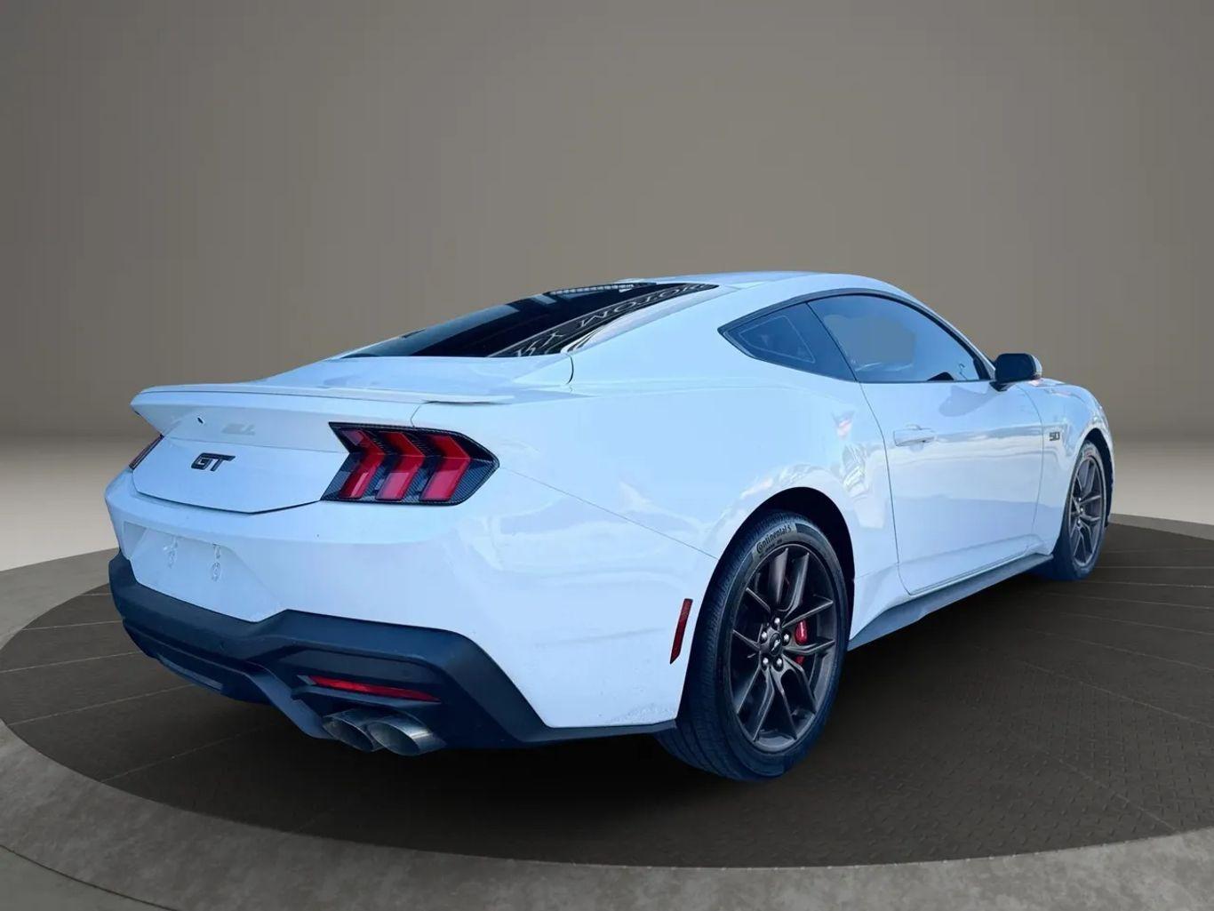 Ford Mustang Gt Premium Coupe 2D - Thumbnail 13
