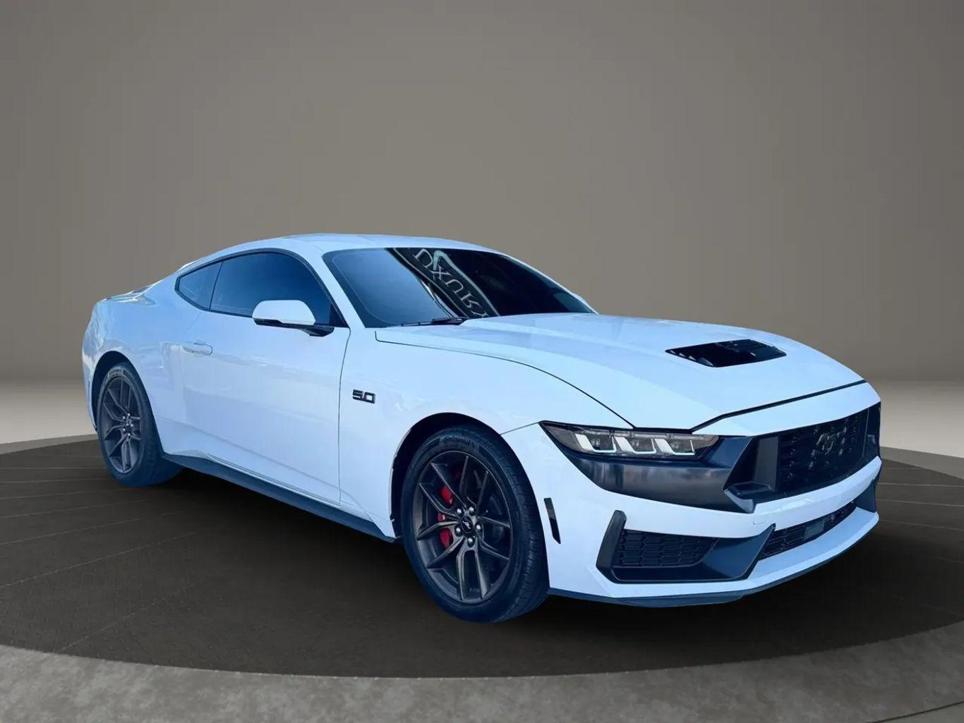 Ford Mustang Gt Premium Coupe 2D - Thumbnail 4