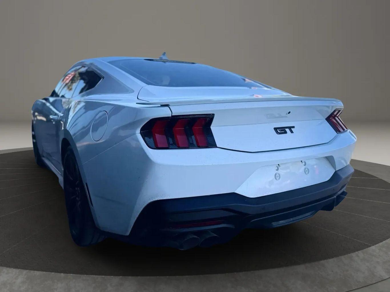 Ford Mustang Gt Premium Coupe 2D - Thumbnail 10