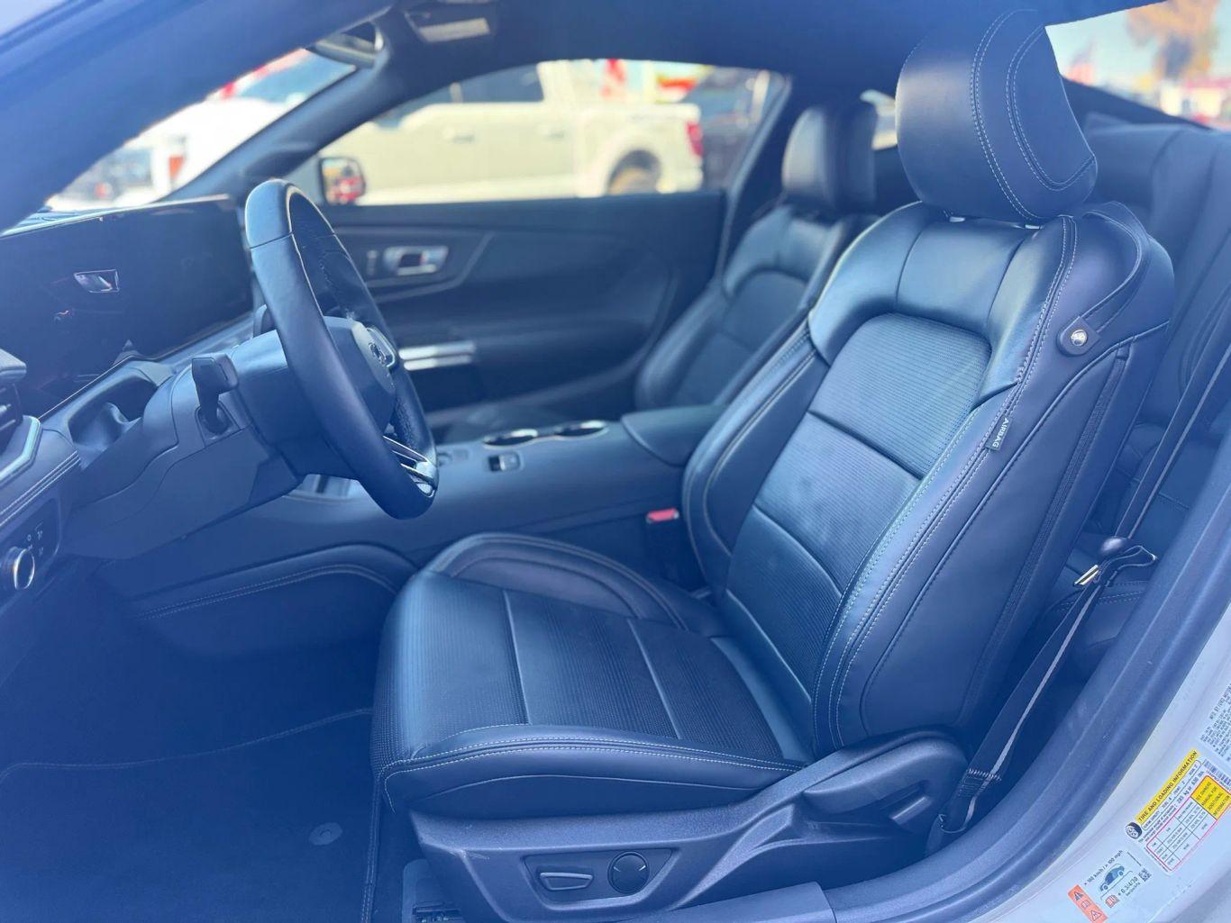 Ford Mustang Gt Premium Coupe 2D - Thumbnail 20