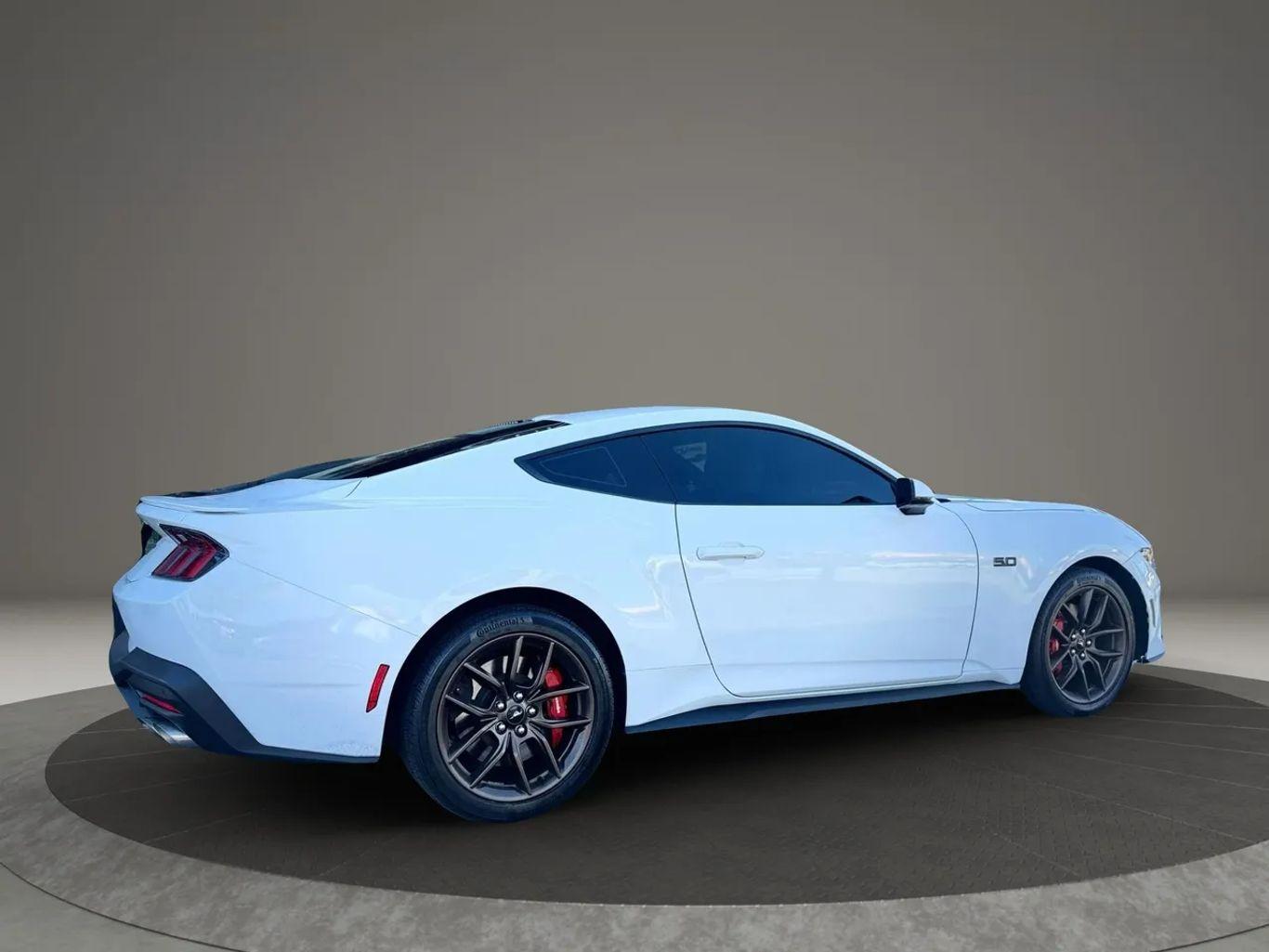 Ford Mustang Gt Premium Coupe 2D - Thumbnail 15