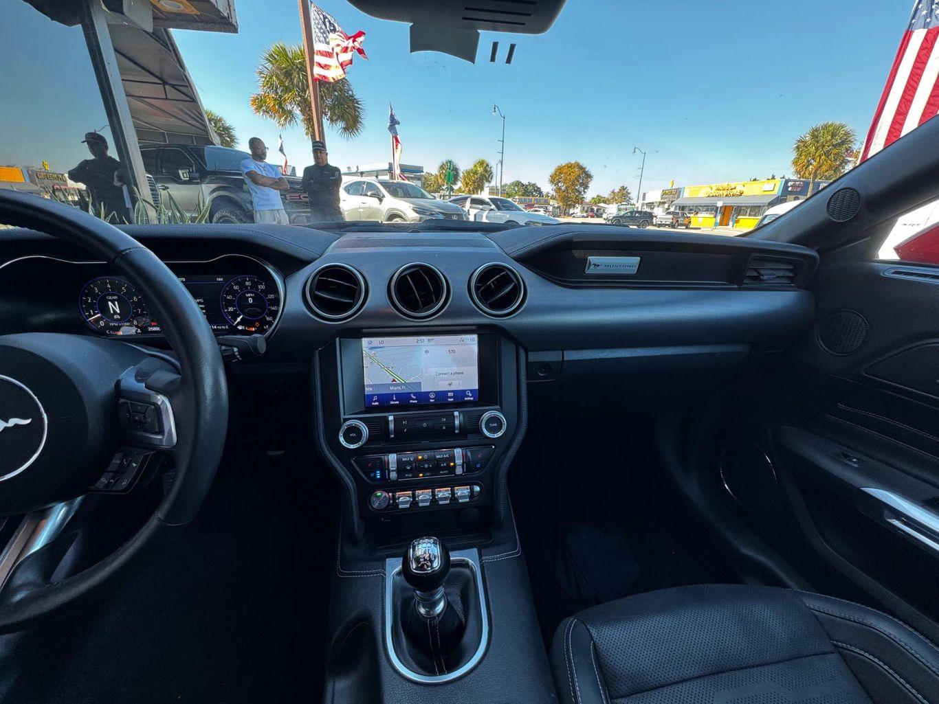 Ford Mustang Gt Premium Coupe 2D - Thumbnail 19