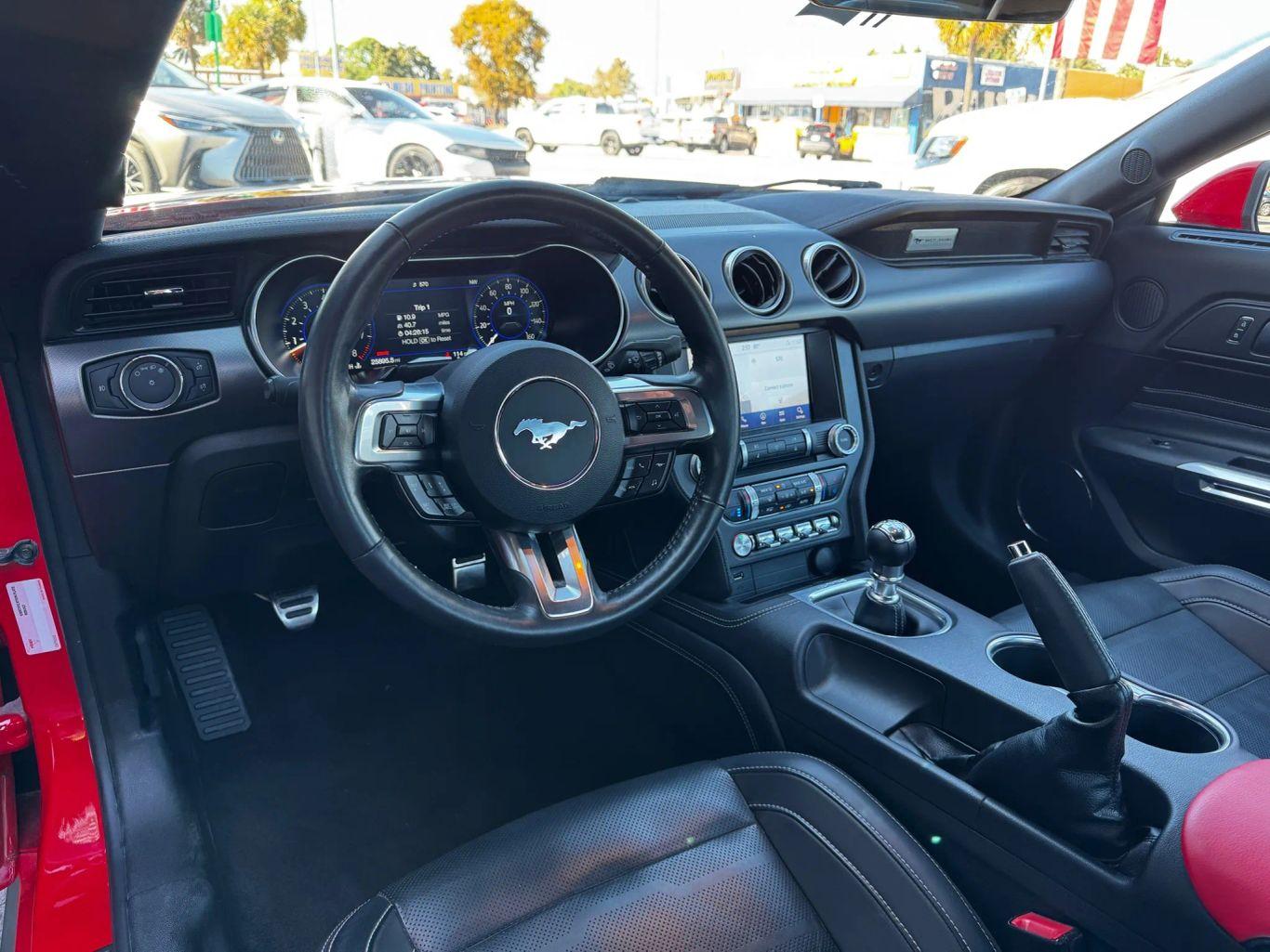 Ford Mustang Gt Premium Coupe 2D - Thumbnail 17