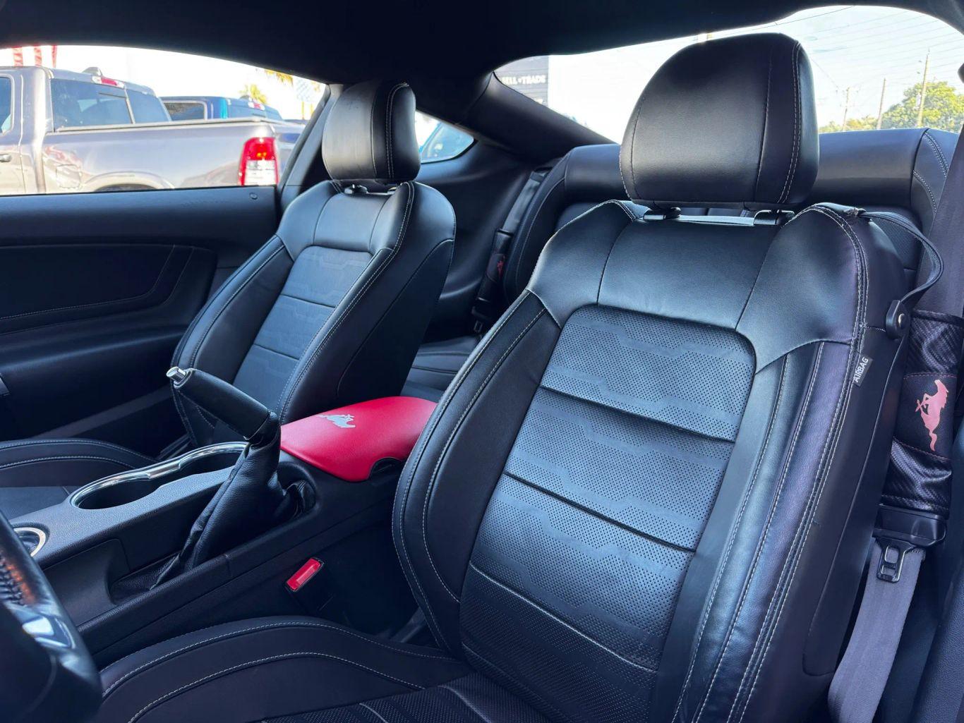 Ford Mustang Gt Premium Coupe 2D - Thumbnail 15