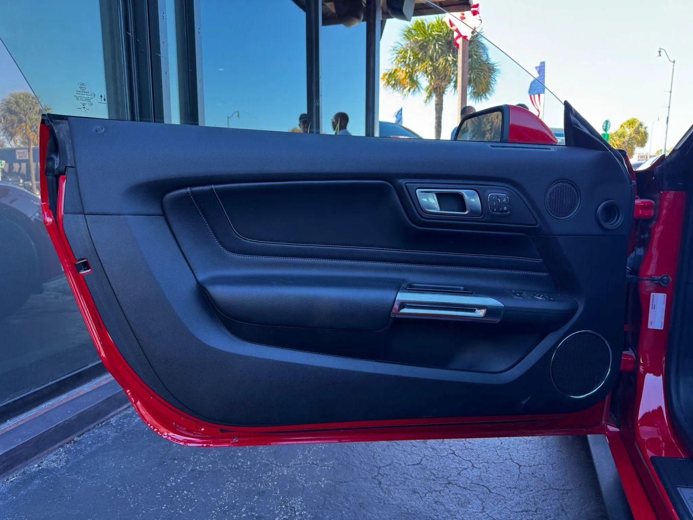 Ford Mustang Gt Premium Coupe 2D - Thumbnail 11