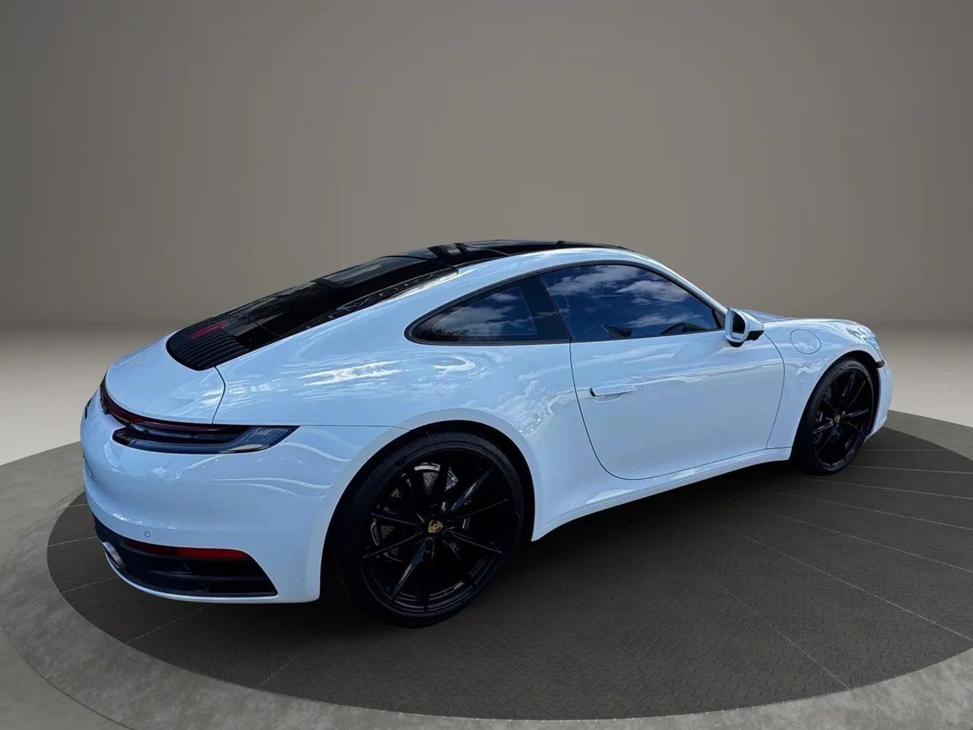 Porsche 911 Carrera Coupe 2D - Thumbnail 11