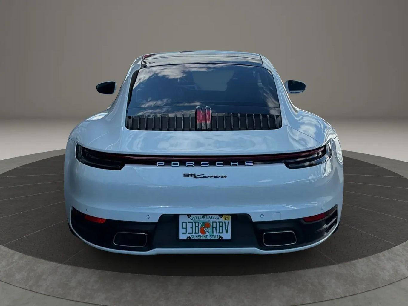 Porsche 911 Carrera Coupe 2D - Thumbnail 9