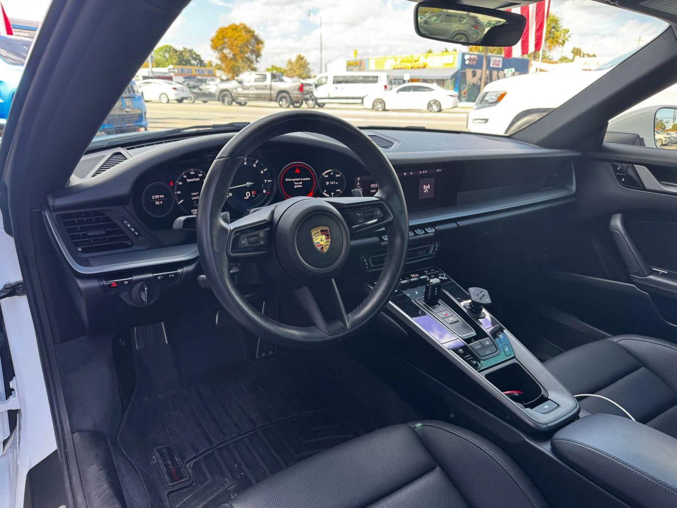 Porsche 911 Carrera Coupe 2D - Thumbnail 17