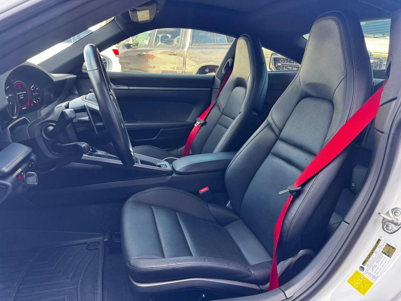 Porsche 911 Carrera Coupe 2D - Thumbnail 14