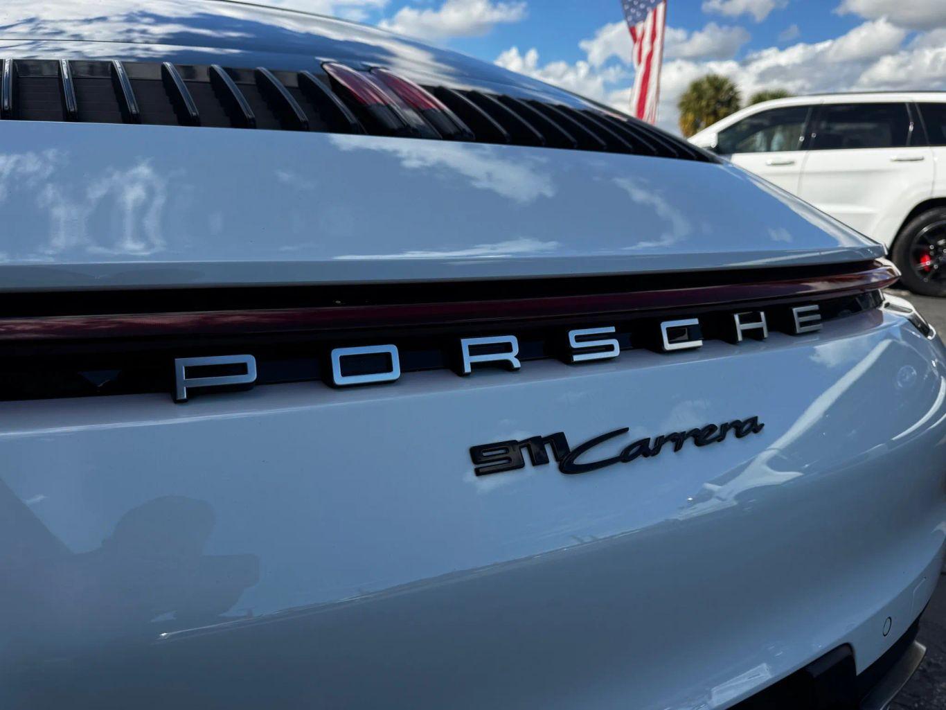 Porsche 911 Carrera Coupe 2D - Thumbnail 10