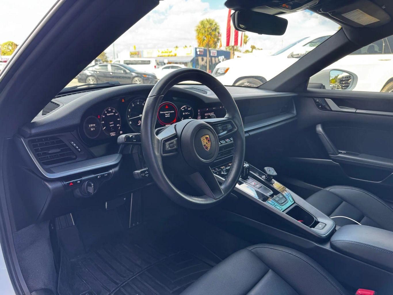 Porsche 911 Carrera Coupe 2D - Thumbnail 16